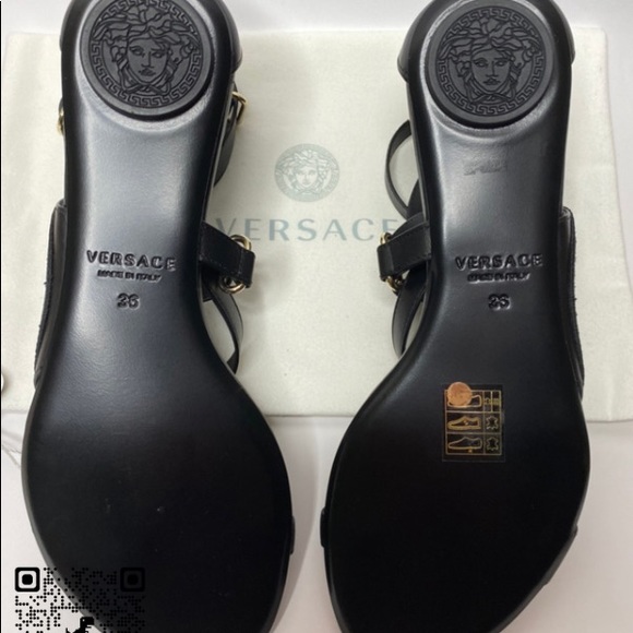VERSACE Flat Black Sandals - Picture 8 of 10